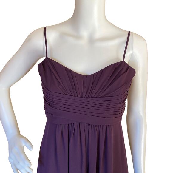 David’s Bridal Pleated Maxi Bridesmaid Dress Plum Size 4-6 - Picture 6 of 9
